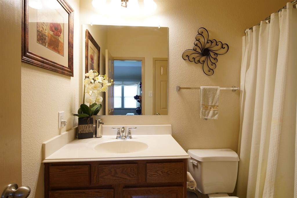 4508 Fox Rio Trail Arlington, TX 76017 - Photo 23 of 28 a bathroom with a sink a mirror and a toilet