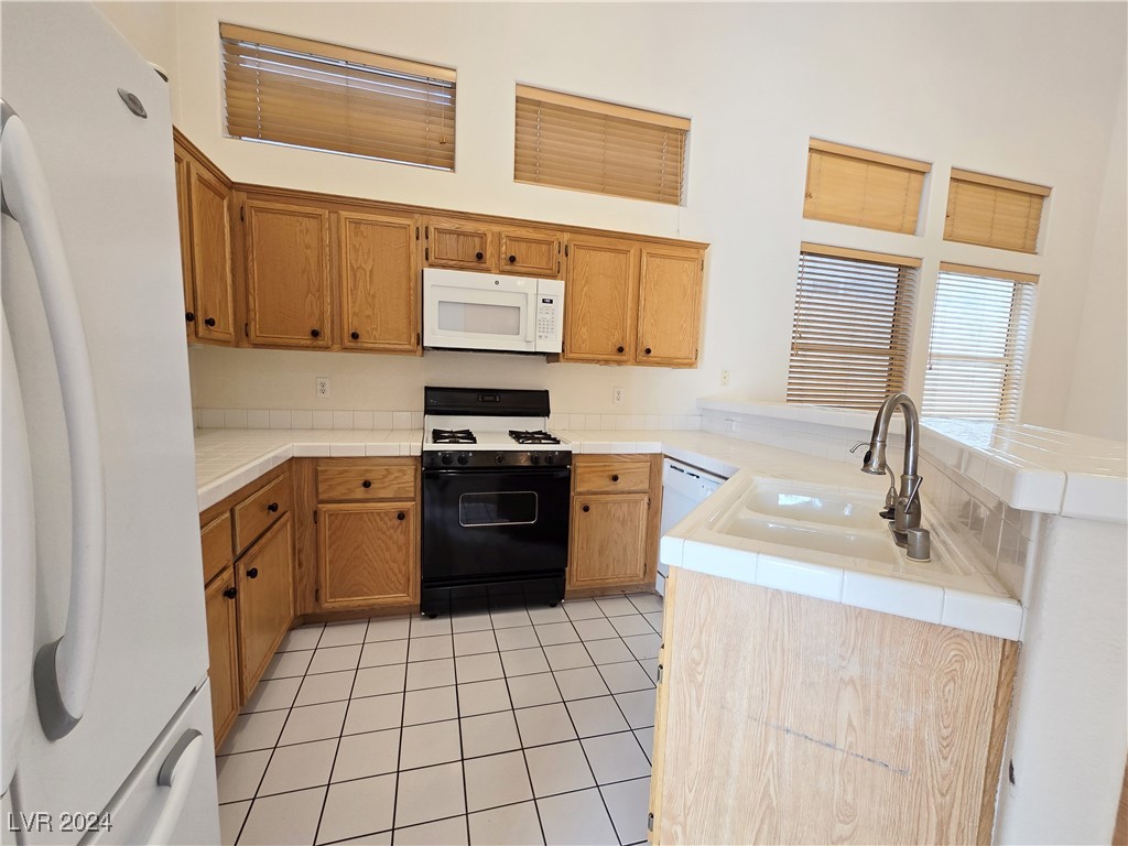 2332 Ramsgate Drive Henderson, NV 89074 - Photo 10 of 34