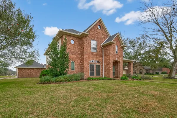 $629,000 | 51 English Oak Court, Lake Jackson, TX 77566