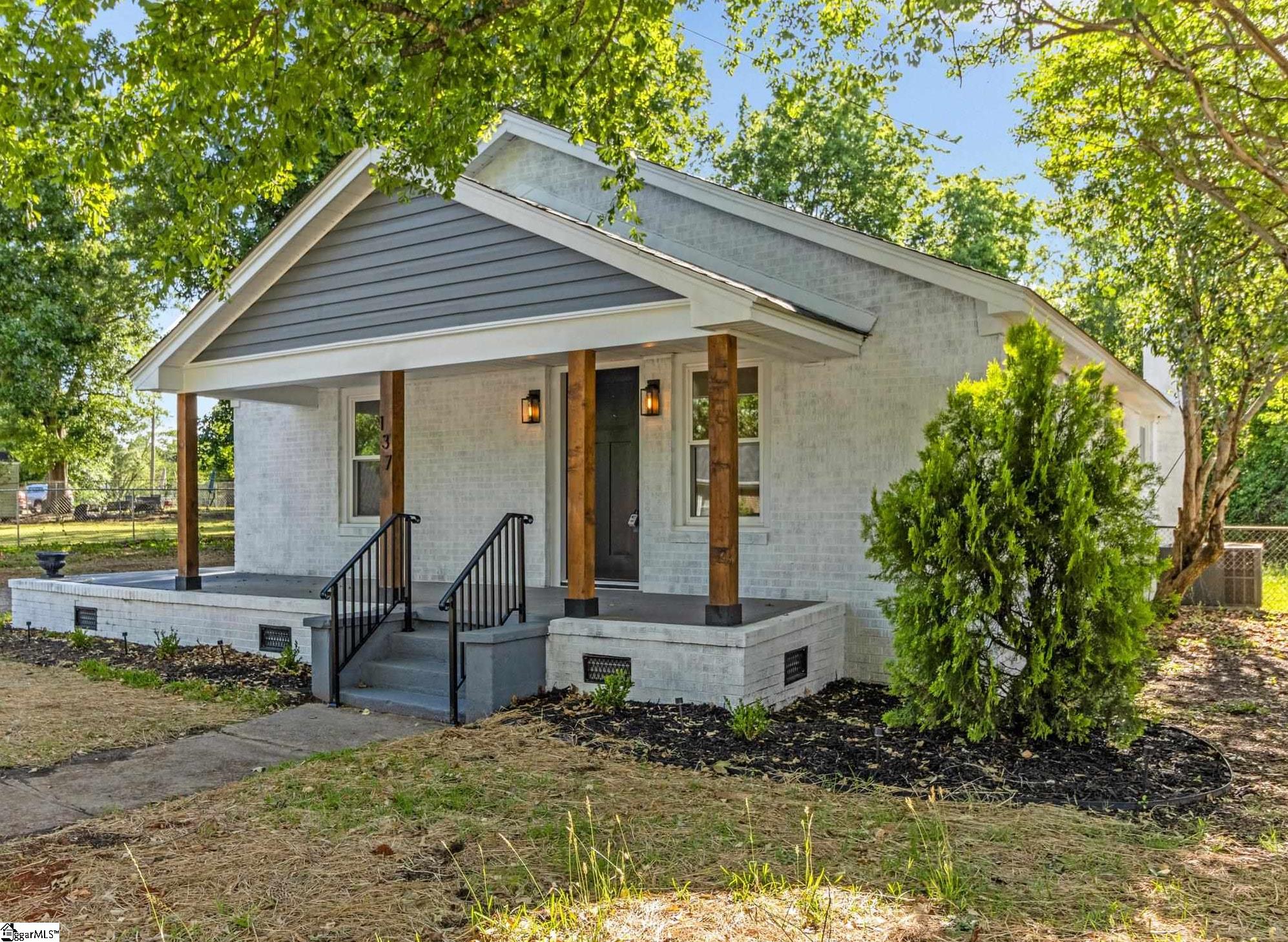 137 Forest Street Greer, SC 29650 - Photo 4 of 49