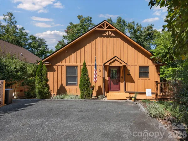 $474,900 | 5 Chalet Court, Mill Spring, NC 28756