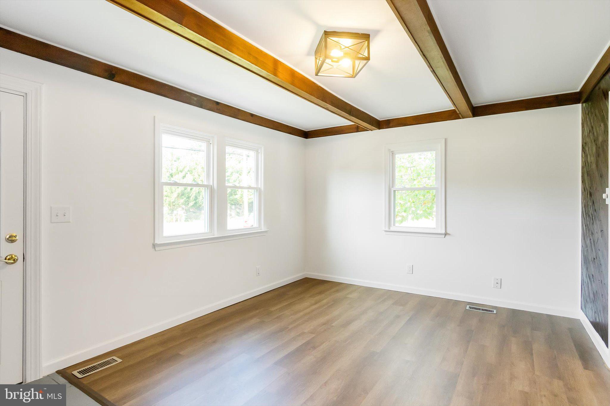 787 Jordan Springs Road Stephenson, VA 22656 - Photo 4 of 39 LIVING ROOM