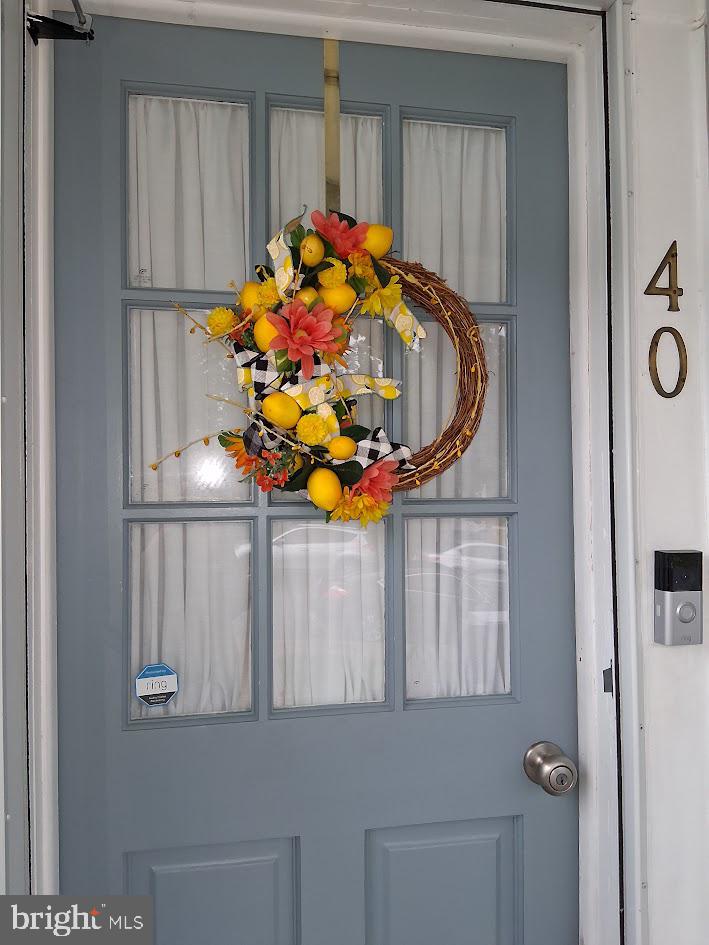 40 Hampton Road Linthicum Heights, MD 21090 - Photo 5 of 37 Charming door adorned with a wreath.