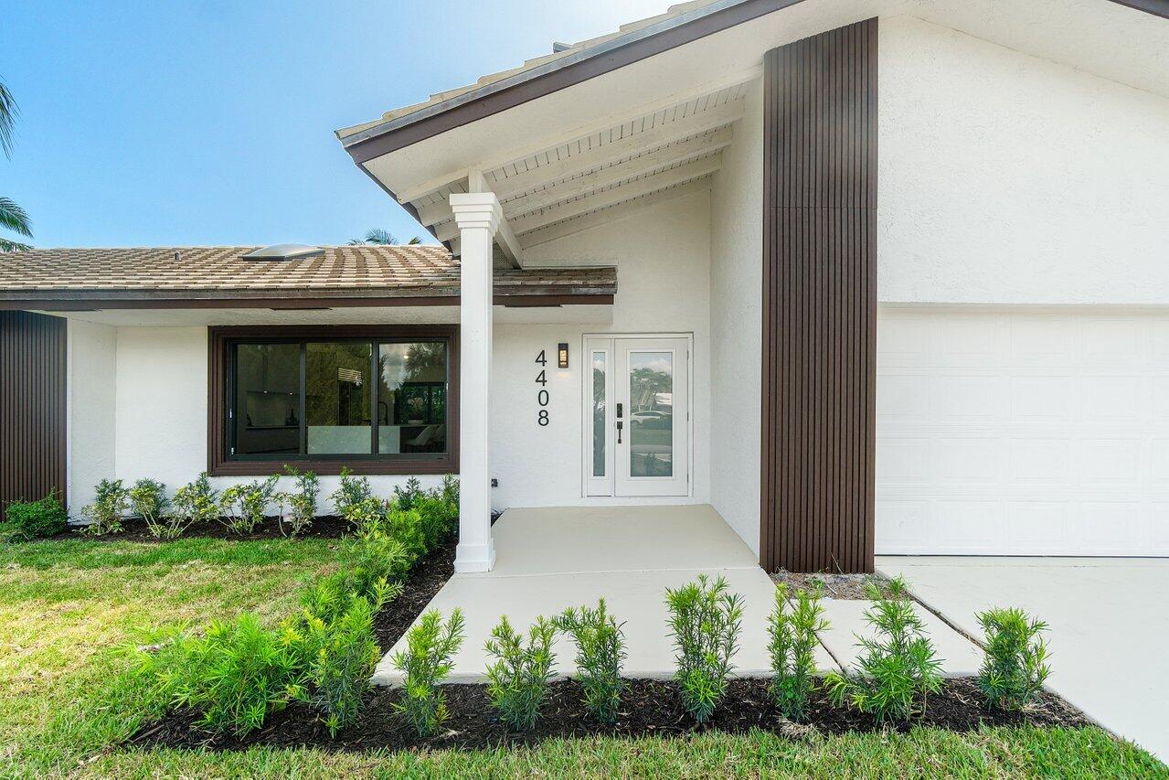 4408 Nicole Circle Tequesta, FL 33469 - Photo 4 of 29 004-4408NicoleCircle-Jupiter-FL-33469-SM