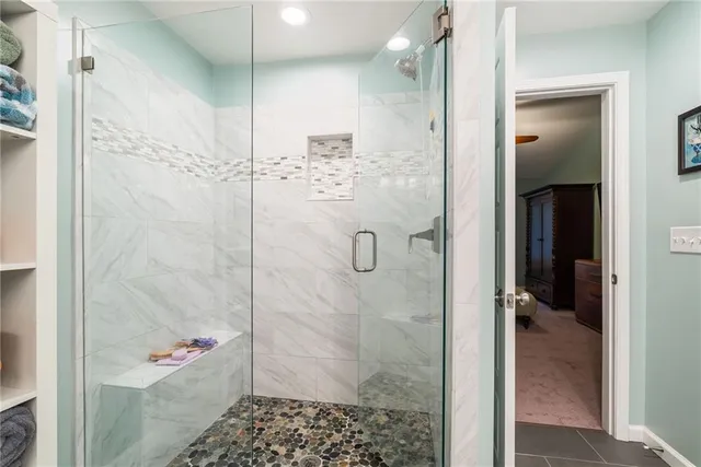 a view of yard with green space