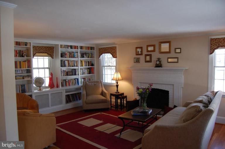 7924 Ellenham Road Towson, MD 21204 - Photo 2 of 13 Living Room