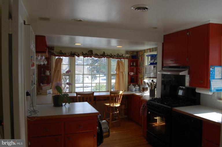 7924 Ellenham Road Towson, MD 21204 - Photo 6 of 13 Kitchen