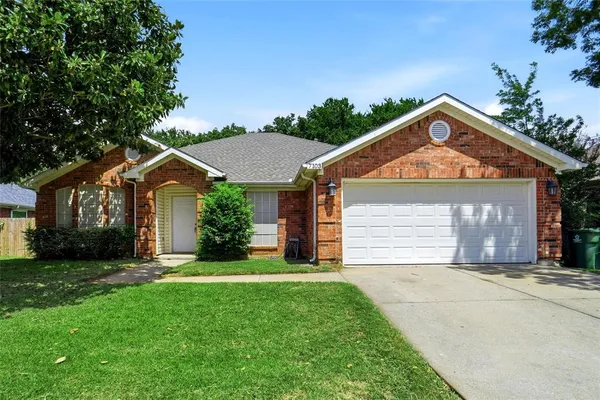 $2,575 | 7103 Greenspoint Drive, Arlington, TX 76001