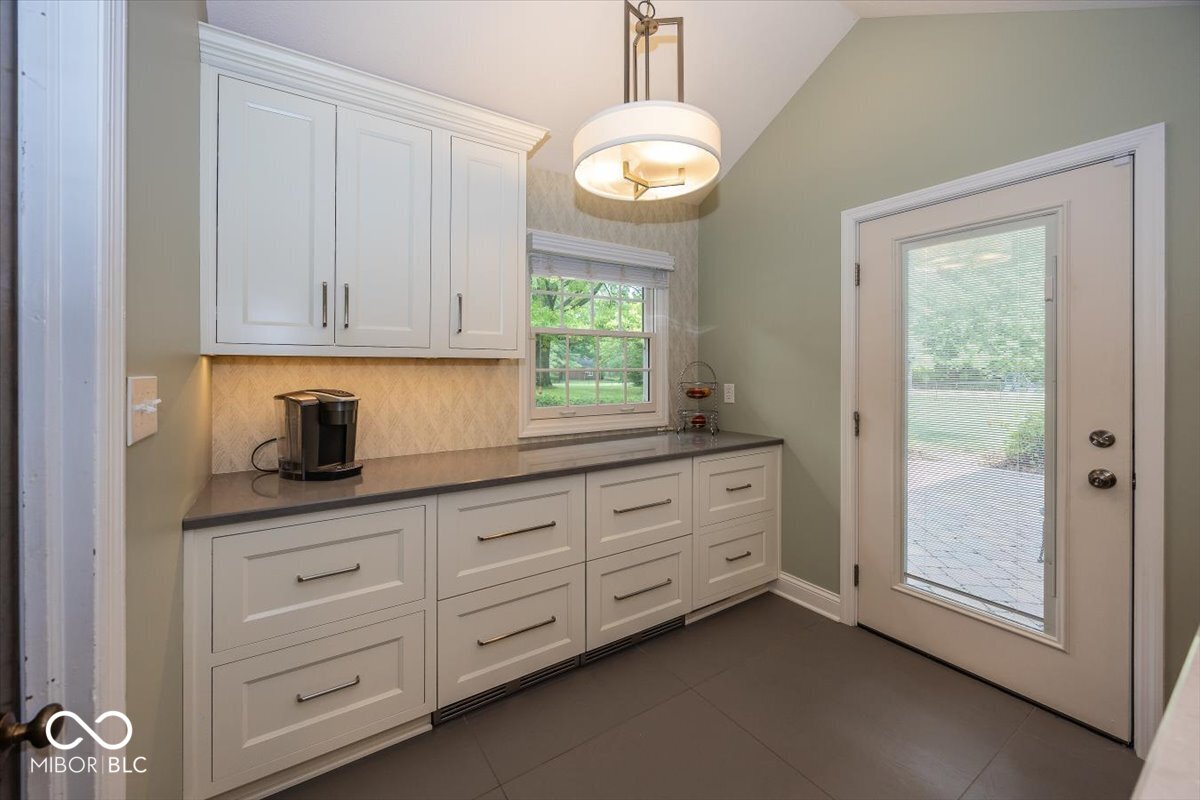 1720 Sturbridge Road Indianapolis, IN 46260 - Photo 18 of 65 Gallery Image 18