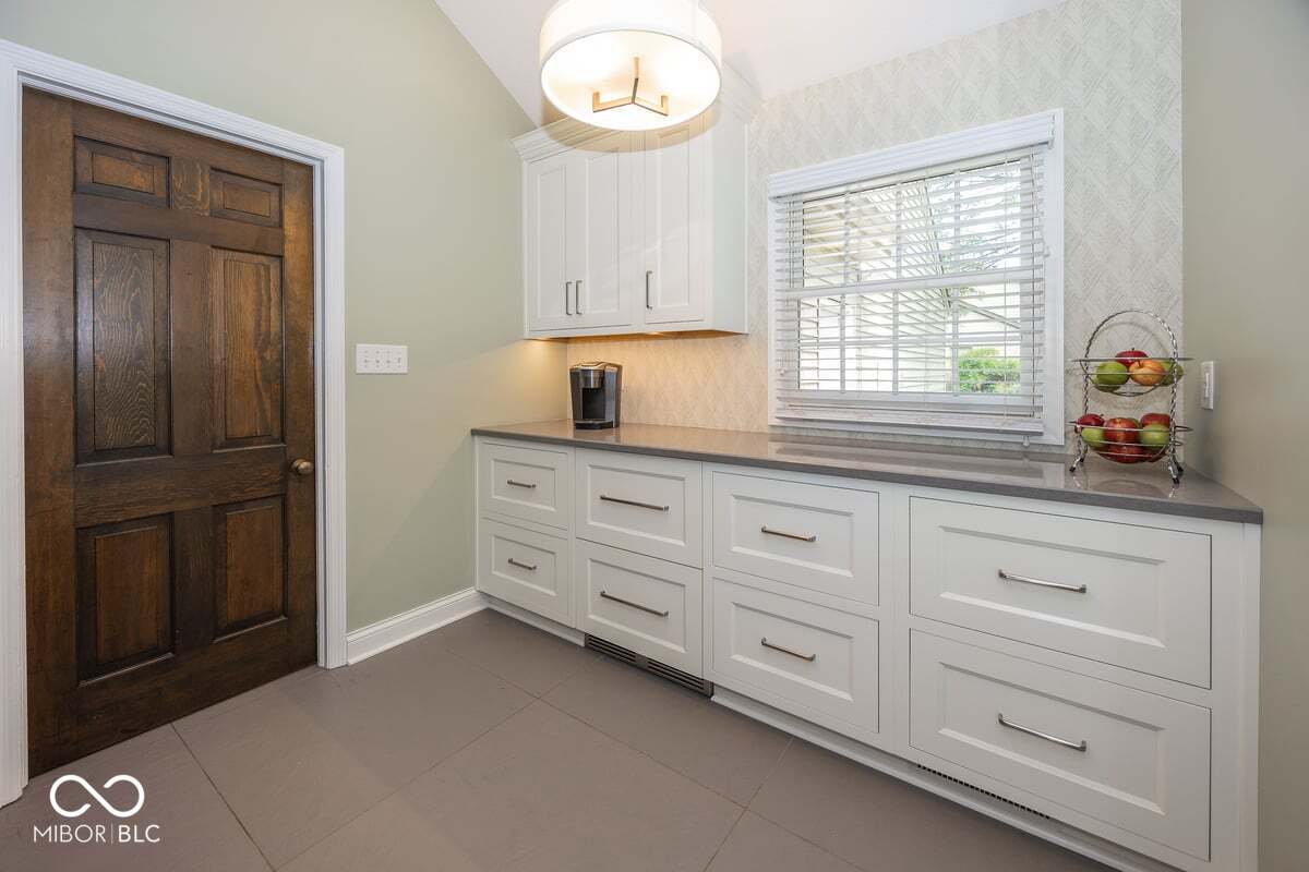 1720 Sturbridge Road Indianapolis, IN 46260 - Photo 19 of 65 Gallery Image 19