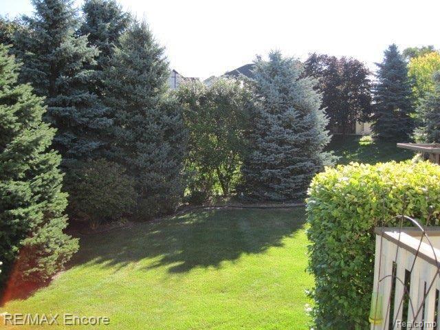 828 Snowmass Drive Rochester, MI 48309 - Photo 2 of 24 Private Backyard