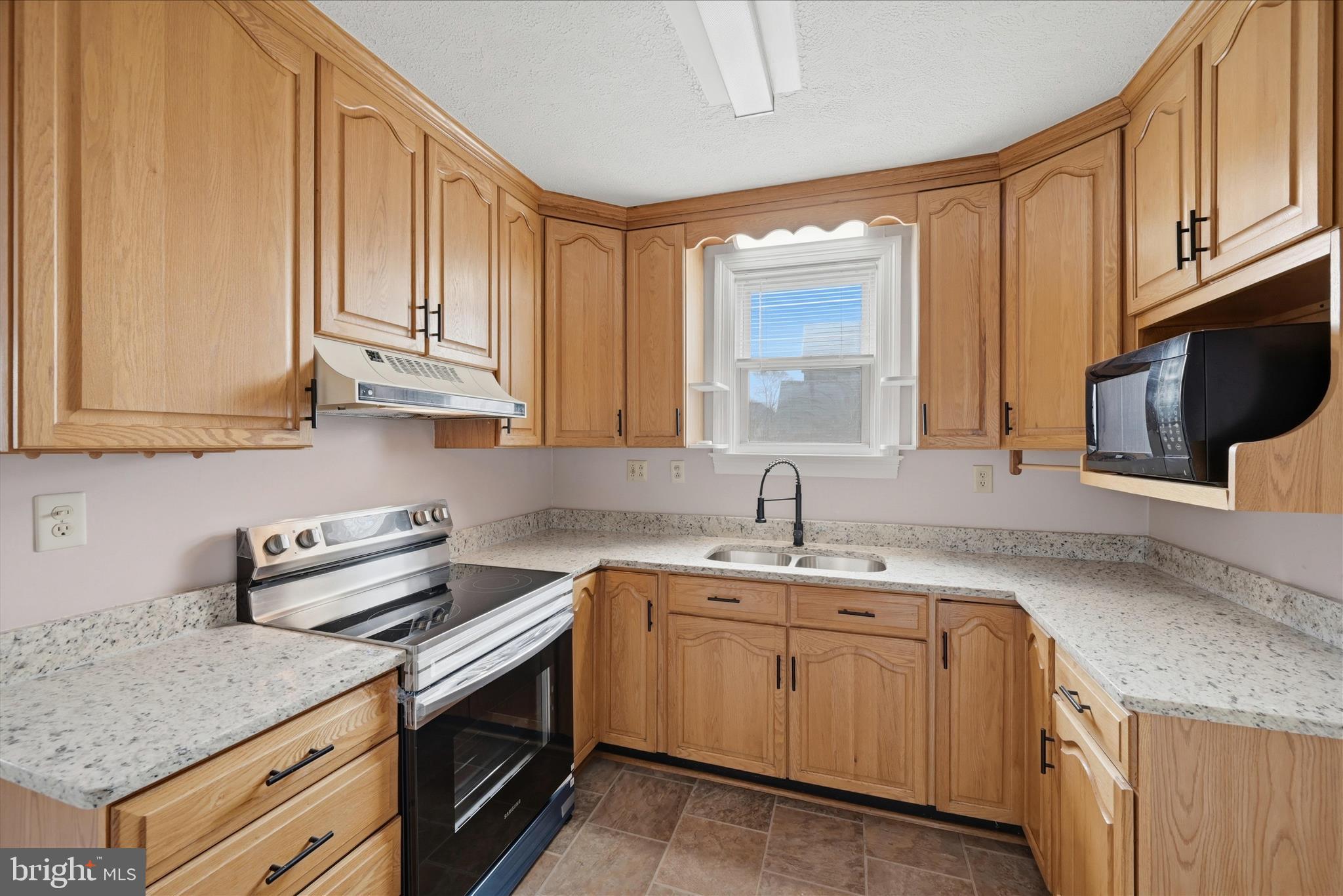 508 Dunlap Street Winchester, VA 22601 - Photo 2 of 15 Kitchen