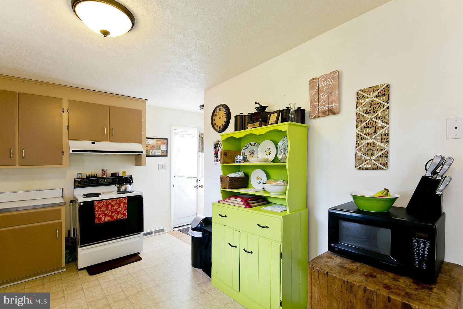 206 Ridge Road Winchester, VA 22602 - Photo 11 of 30 Kitchen