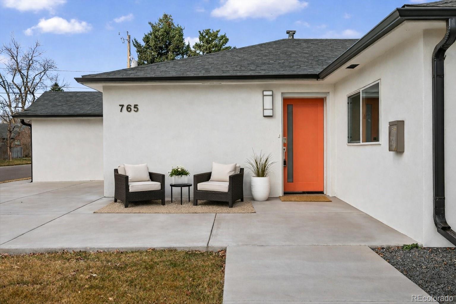 a view of outdoor space yard and porch