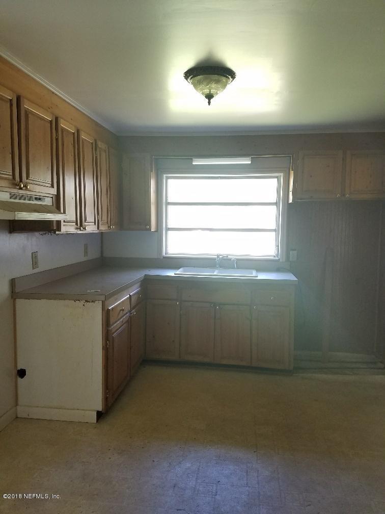 100 Cheffey Road Palatka, FL 32177 - Photo 5 of 10 100 CHEFFEY KITCHEN