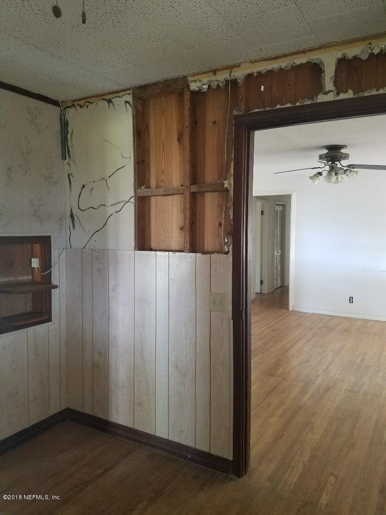 100 Cheffey Road Palatka, FL 32177 - Photo 7 of 10 100 CHEFFEY DINING ROOM DAMAGE