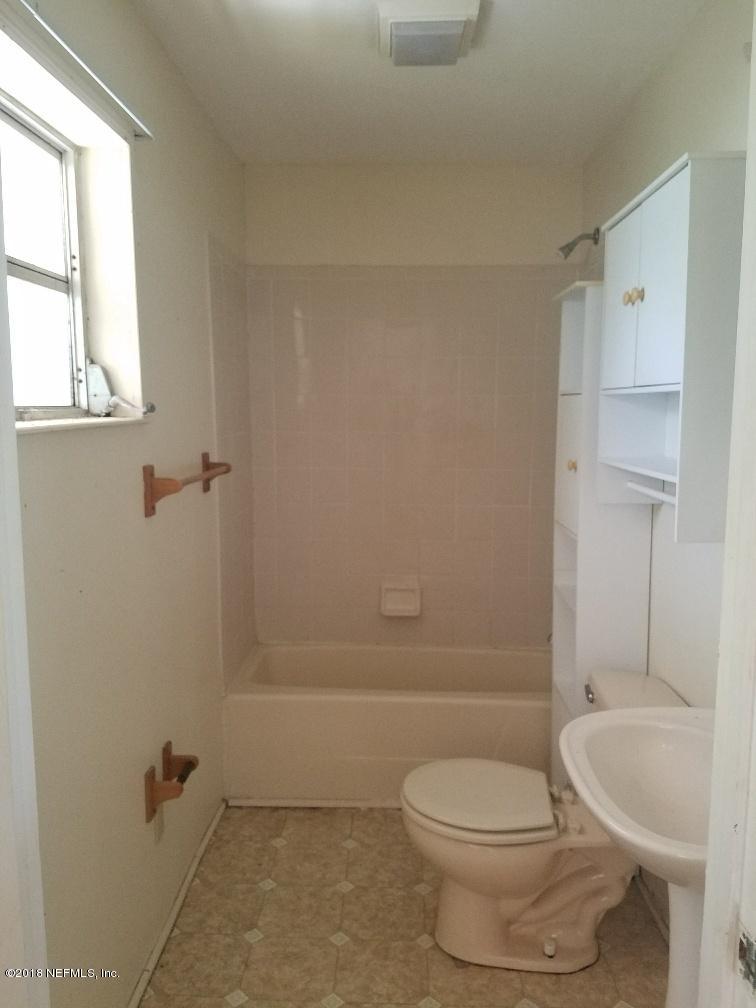 100 Cheffey Road Palatka, FL 32177 - Photo 8 of 10 100 CHEFFEY BATH