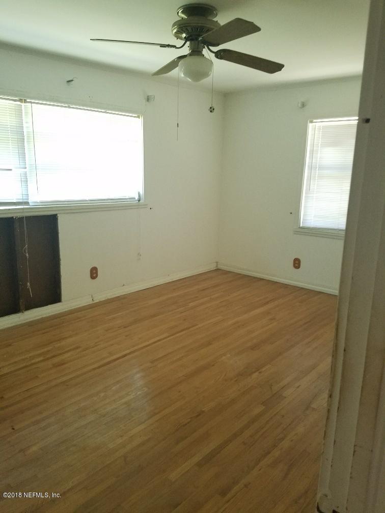 100 Cheffey Road Palatka, FL 32177 - Photo 9 of 10 100 CHEFFEY BEDROOM