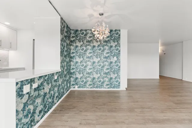 a view of entryway with chandelier