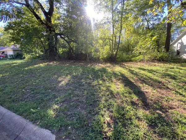 $22,795 | 551 11th Street Northwest, Paris, TX 75460