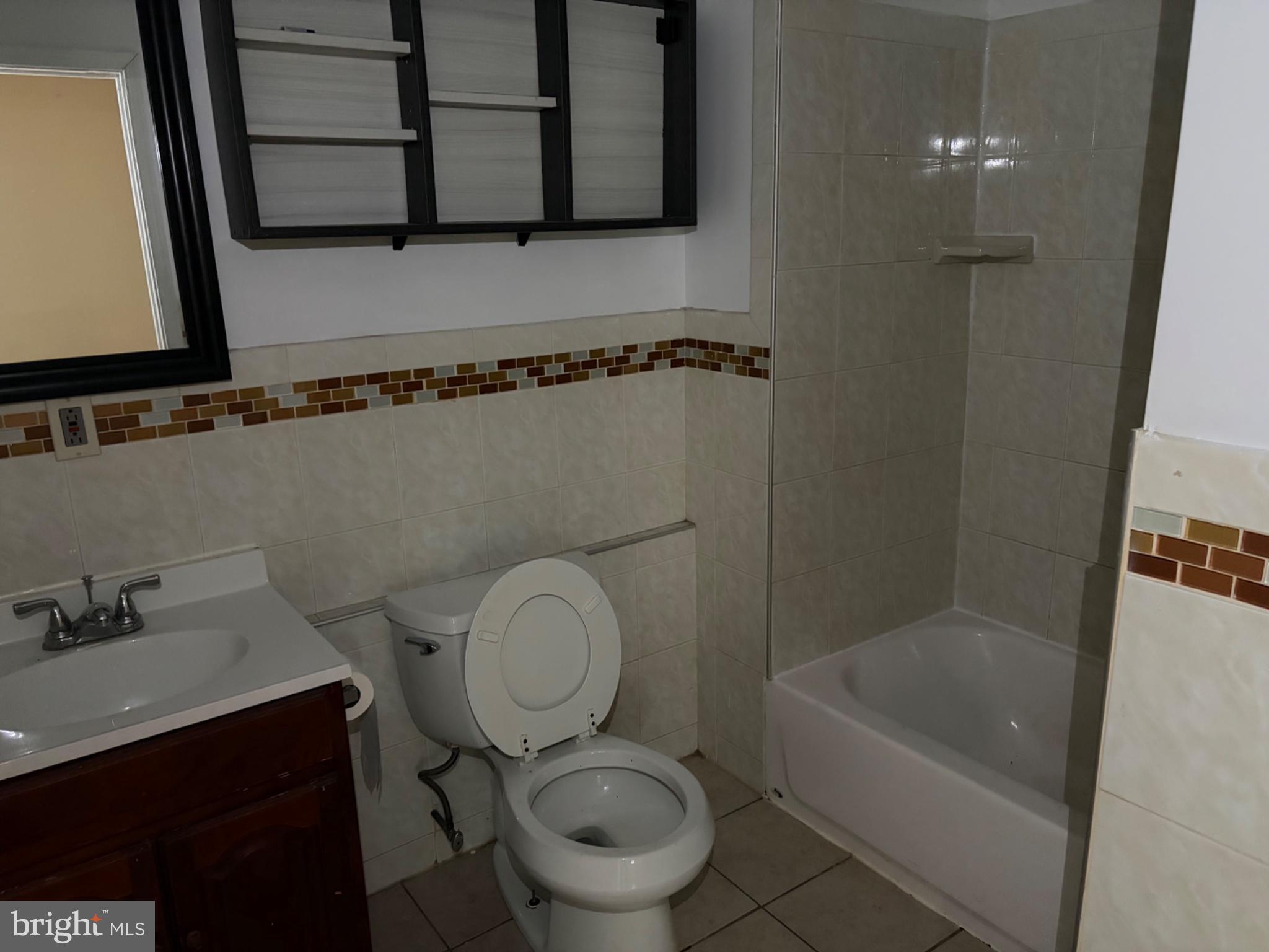 3273 Red Lion Road Philadelphia, PA 19114 - Photo 4 of 9 a bathroom with a toilet a sink and bathtub
