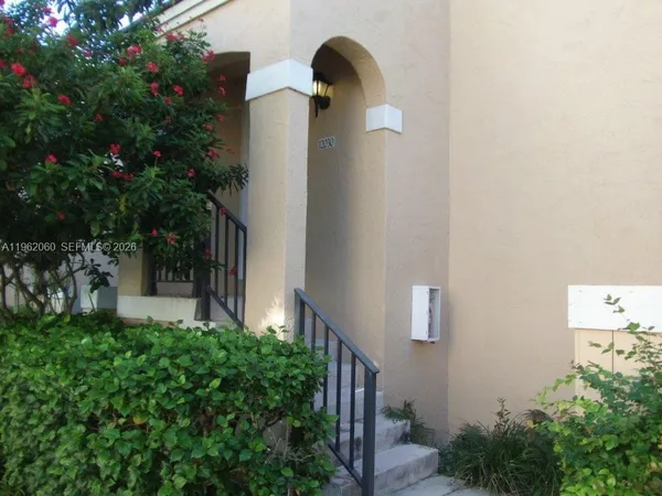 $2,350 | 12030 Northwest 11th Street, Unit 12030, Pembroke Pines, FL 33026