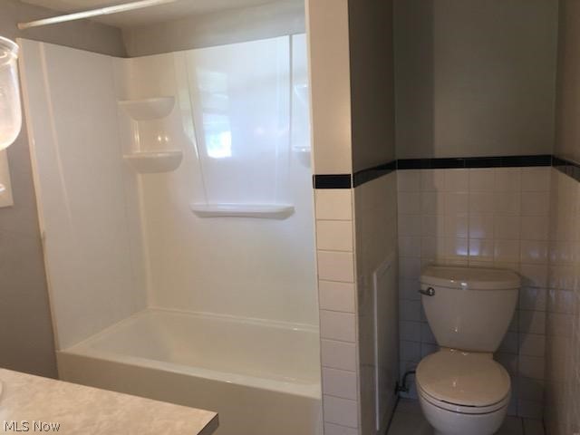 8885 Carnes Road Chagrin Falls, OH 44023 - Photo 28 of 34 En Suite Bathroom