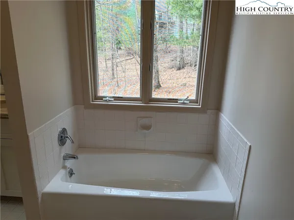 $915,000 | 178 Sorrento Park Drive, Blowing Rock, NC 28605