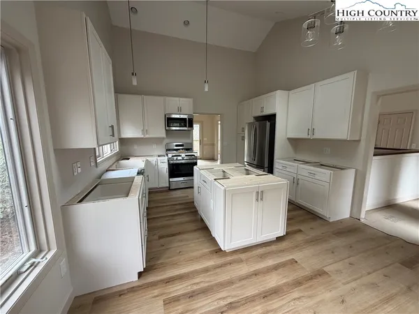 $915,000 | 178 Sorrento Park Drive, Blowing Rock, NC 28605