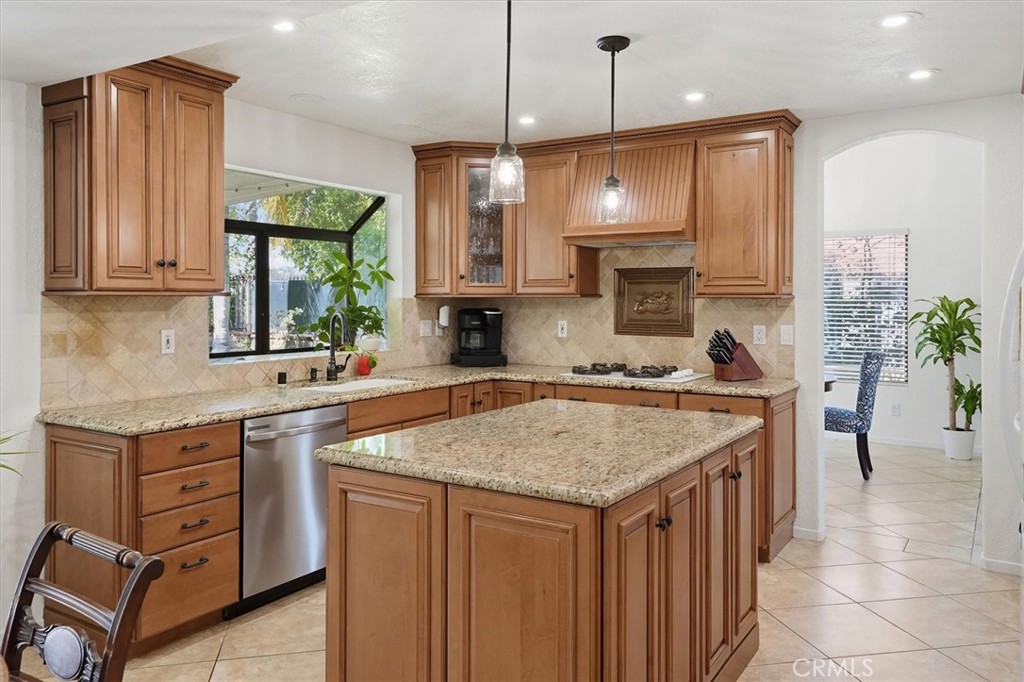 27641 Sutters Pointe Drive Saugus, CA 91350 - Photo 13 of 50