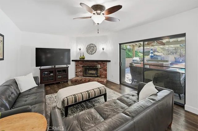 $960,000 | 27641 Sutters Pointe Drive, Saugus, CA 91350