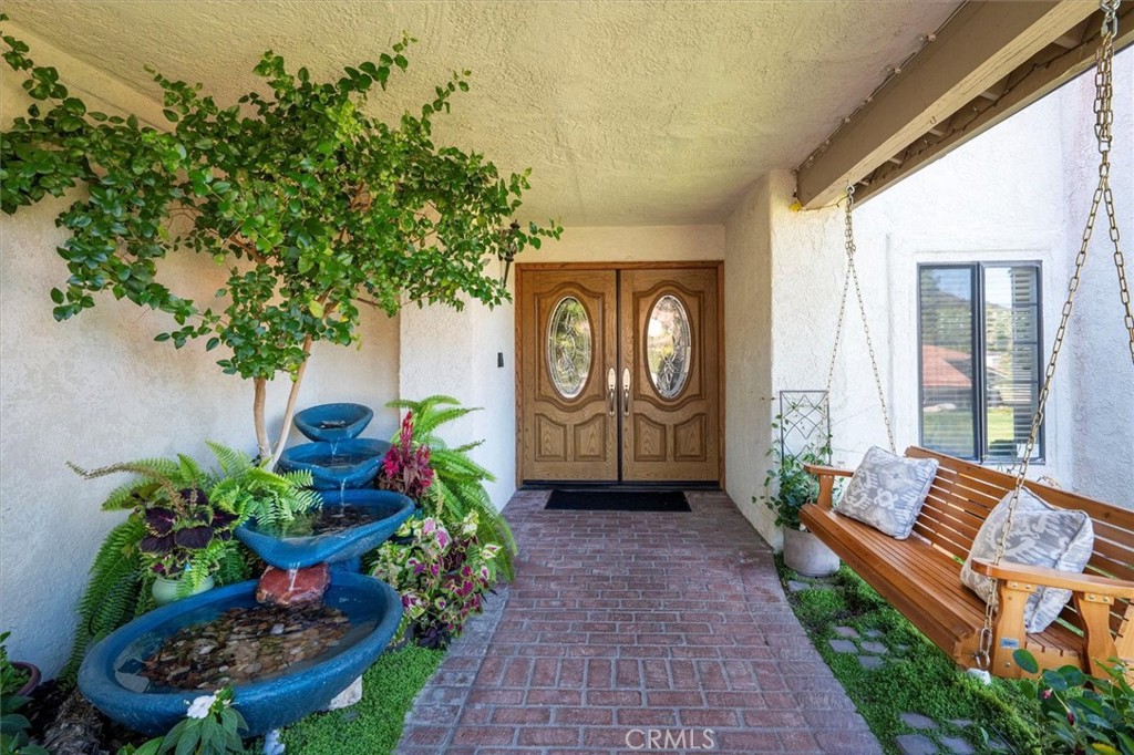 27641 Sutters Pointe Drive Saugus, CA 91350 - Photo 4 of 50