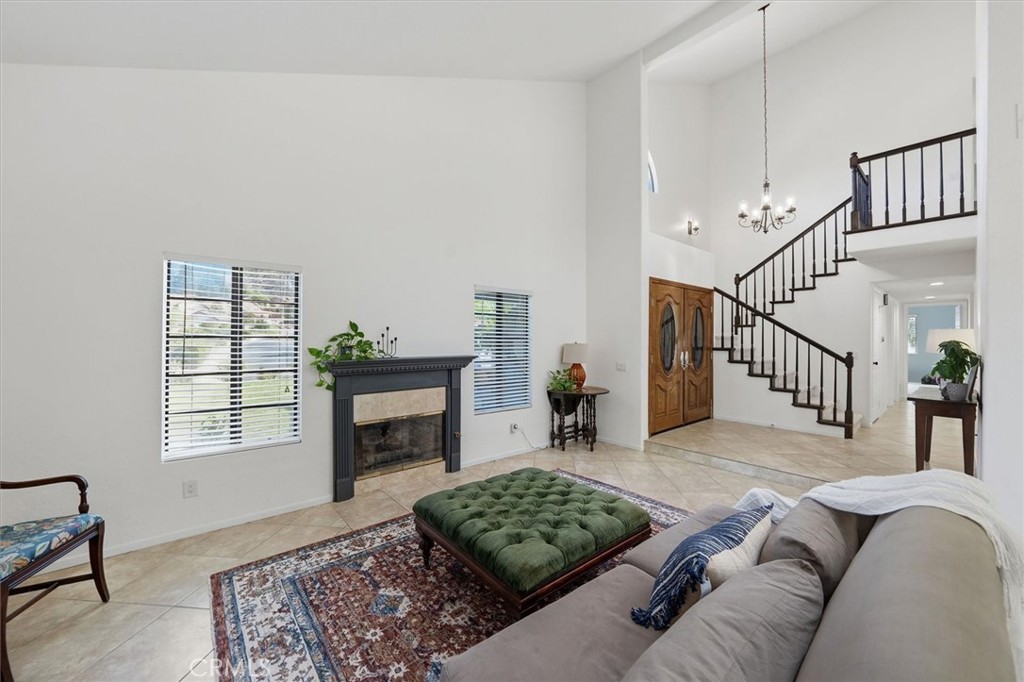 27641 Sutters Pointe Drive Saugus, CA 91350 - Photo 8 of 50