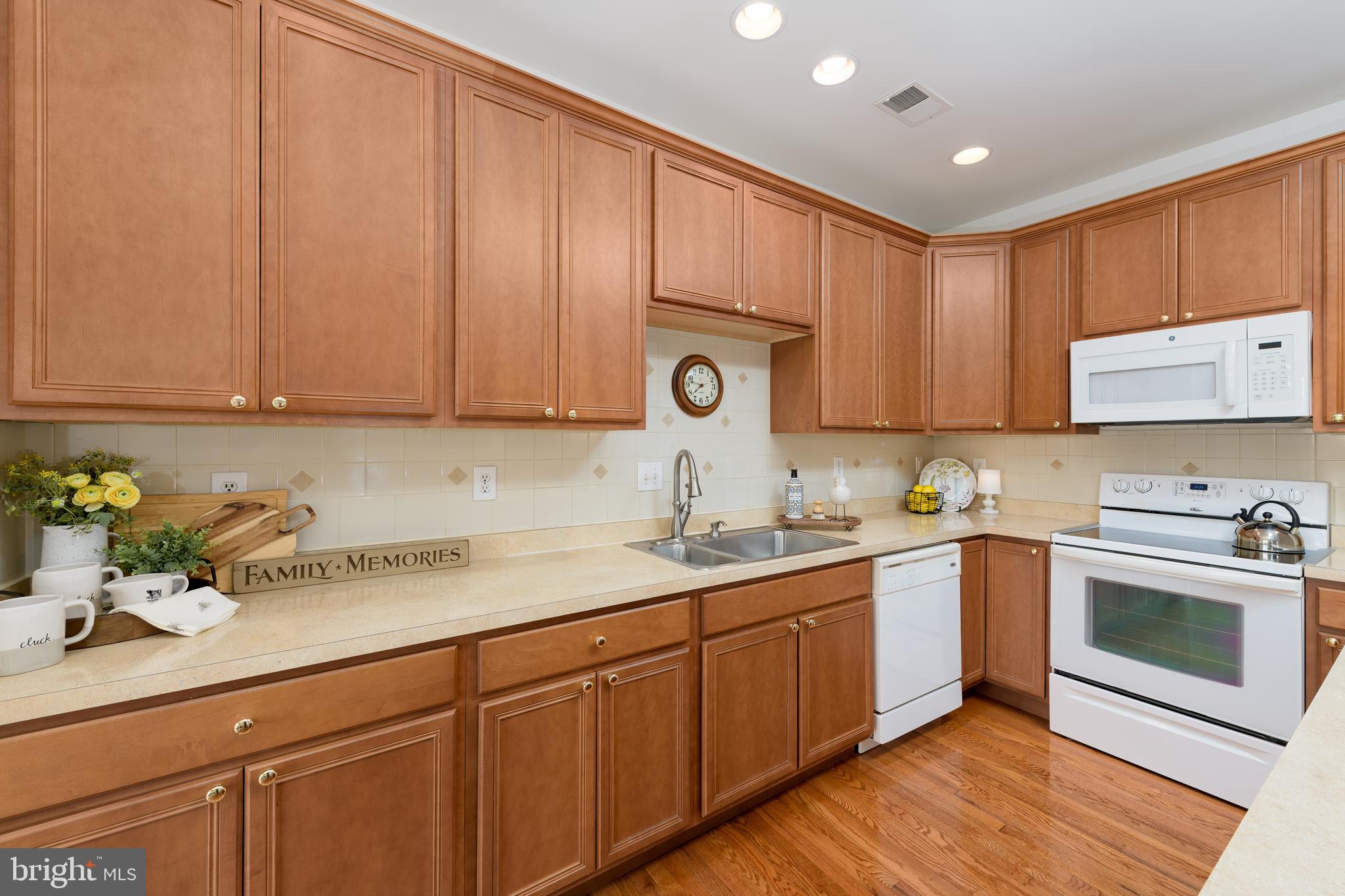 176 Stoyer Road Coatesville, PA 19320 - Photo 3 of 34 Kitchen with Maple Cabinets