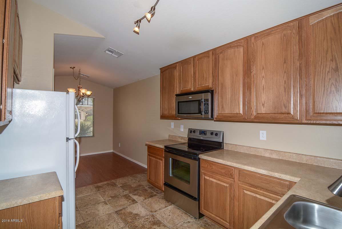 11927 West Dos Rios Drive Sun City, AZ 85373 - Photo 24 of 31 Kitchen-Range