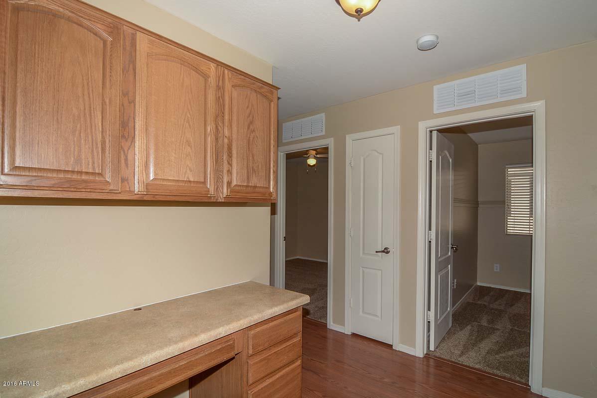 11927 West Dos Rios Drive Sun City, AZ 85373 - Photo 6 of 31 Hallway