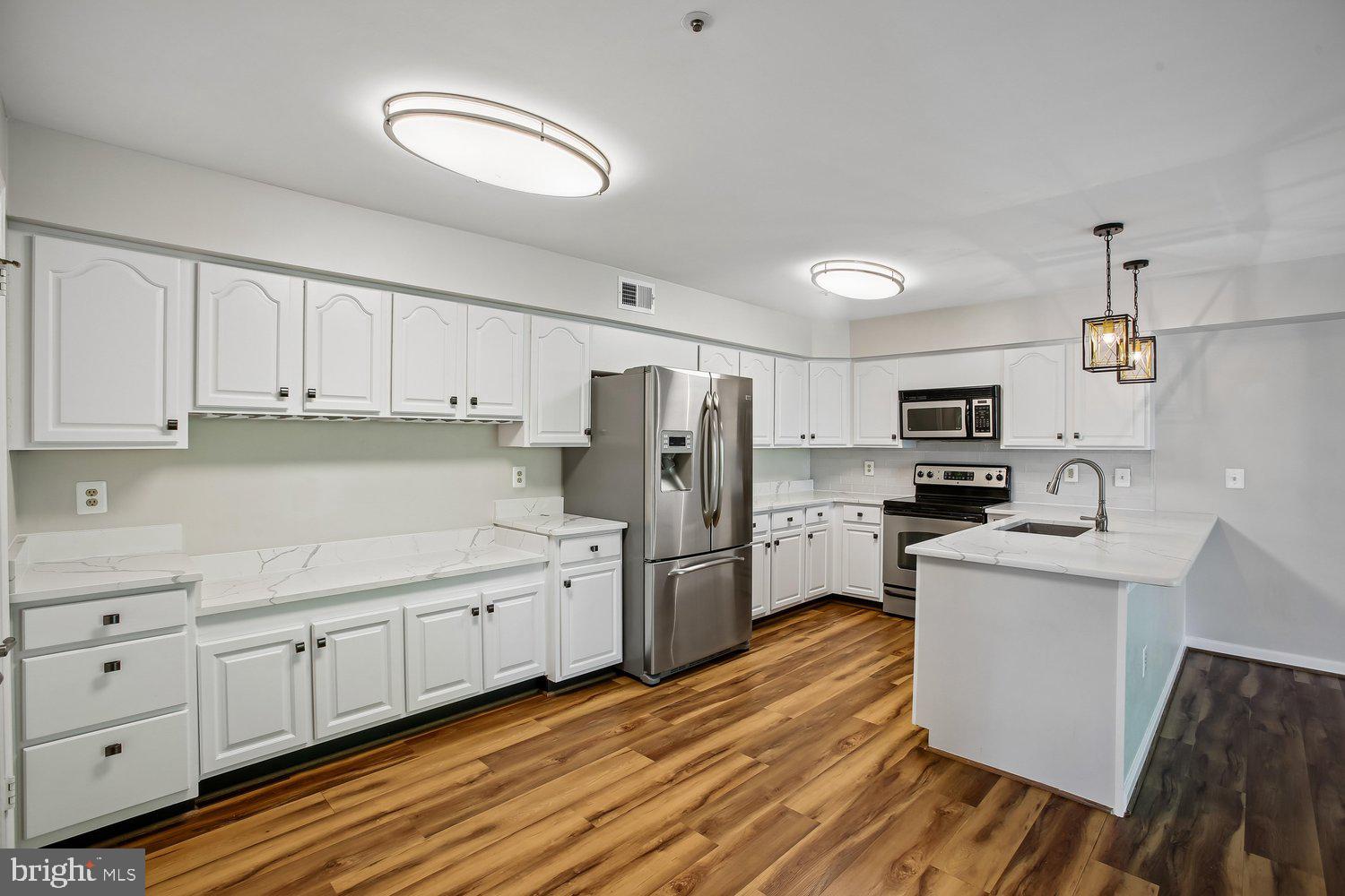 403 Fortress Way, Unit 403 Occoquan, VA 22125 - Photo 25 of 66 a kitchen with stainless steel appliances a refrigerator sink and cabinets