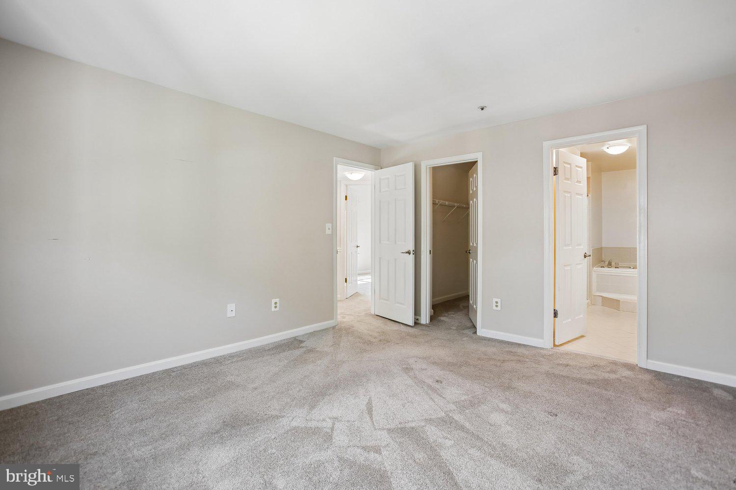 403 Fortress Way, Unit 403 Occoquan, VA 22125 - Photo 43 of 66 Spacious room with inviting doorways.