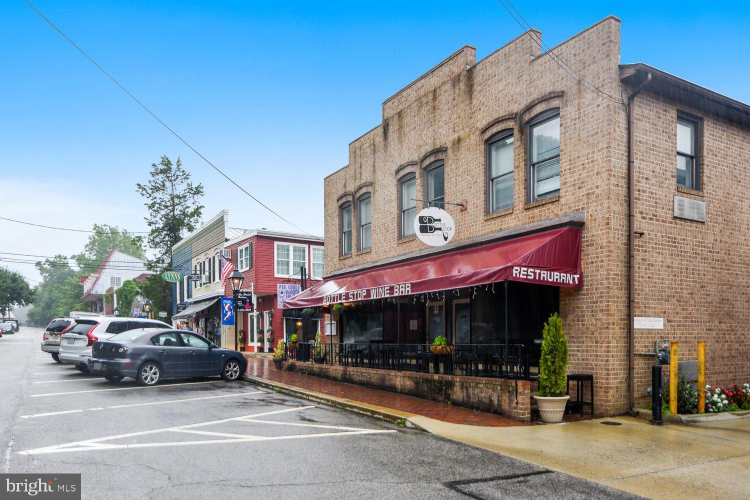 403 Fortress Way, Unit 403 Occoquan, VA 22125 - Photo 57 of 66 a view of a building with a street