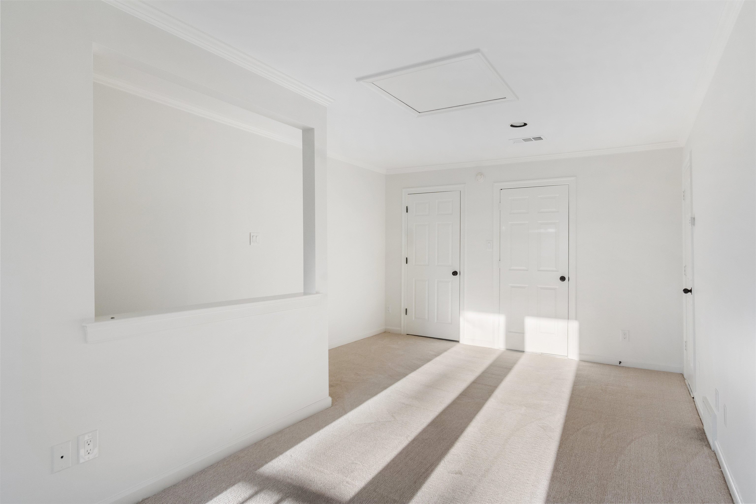 931 Harbor View Drive Memphis, TN 38103 - Photo 19 of 21 a bedroom with a bed and a white wall