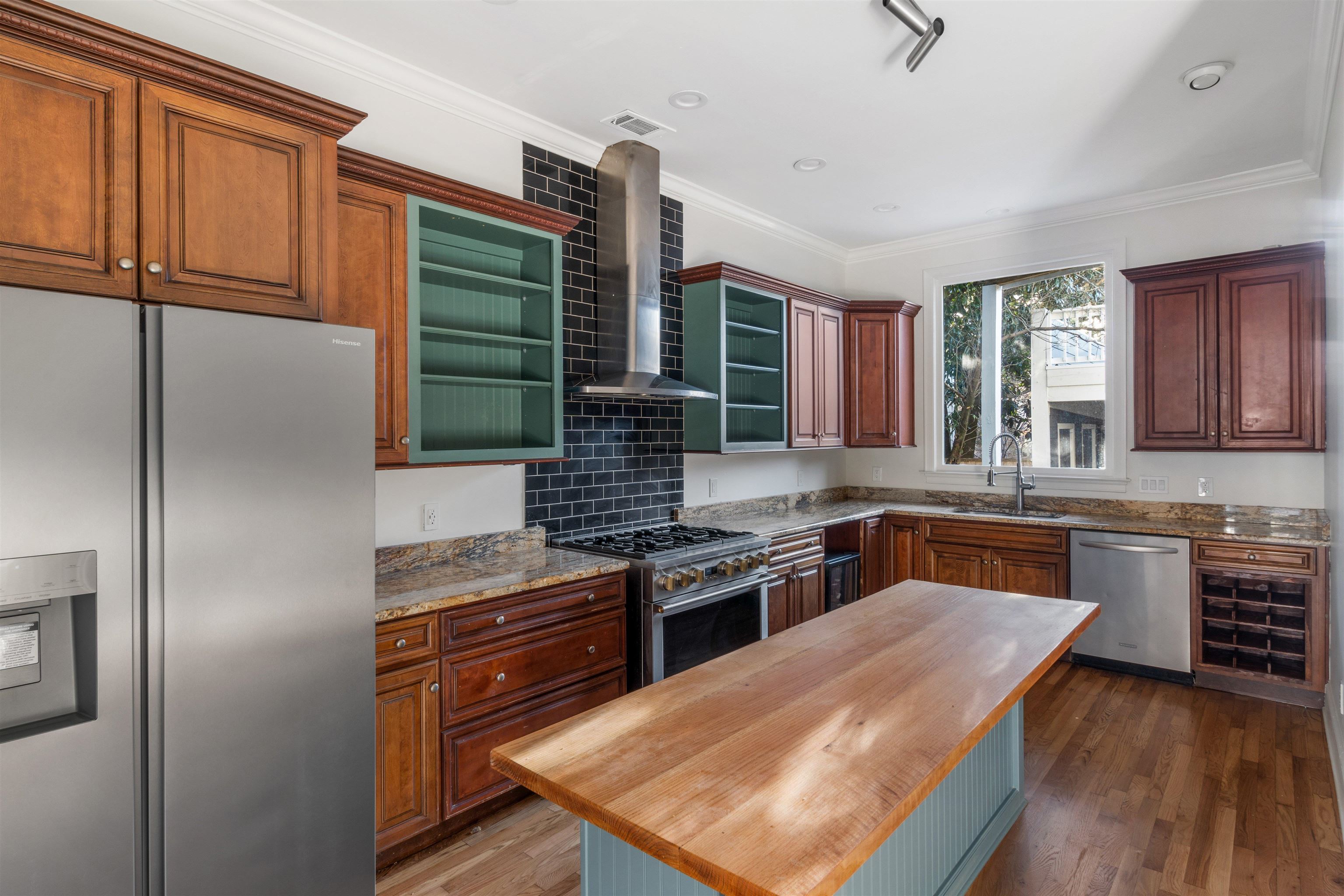 931 Harbor View Drive Memphis, TN 38103 - Photo 8 of 21 a kitchen with stainless steel appliances granite countertop a stove refrigerator sink and cabinets