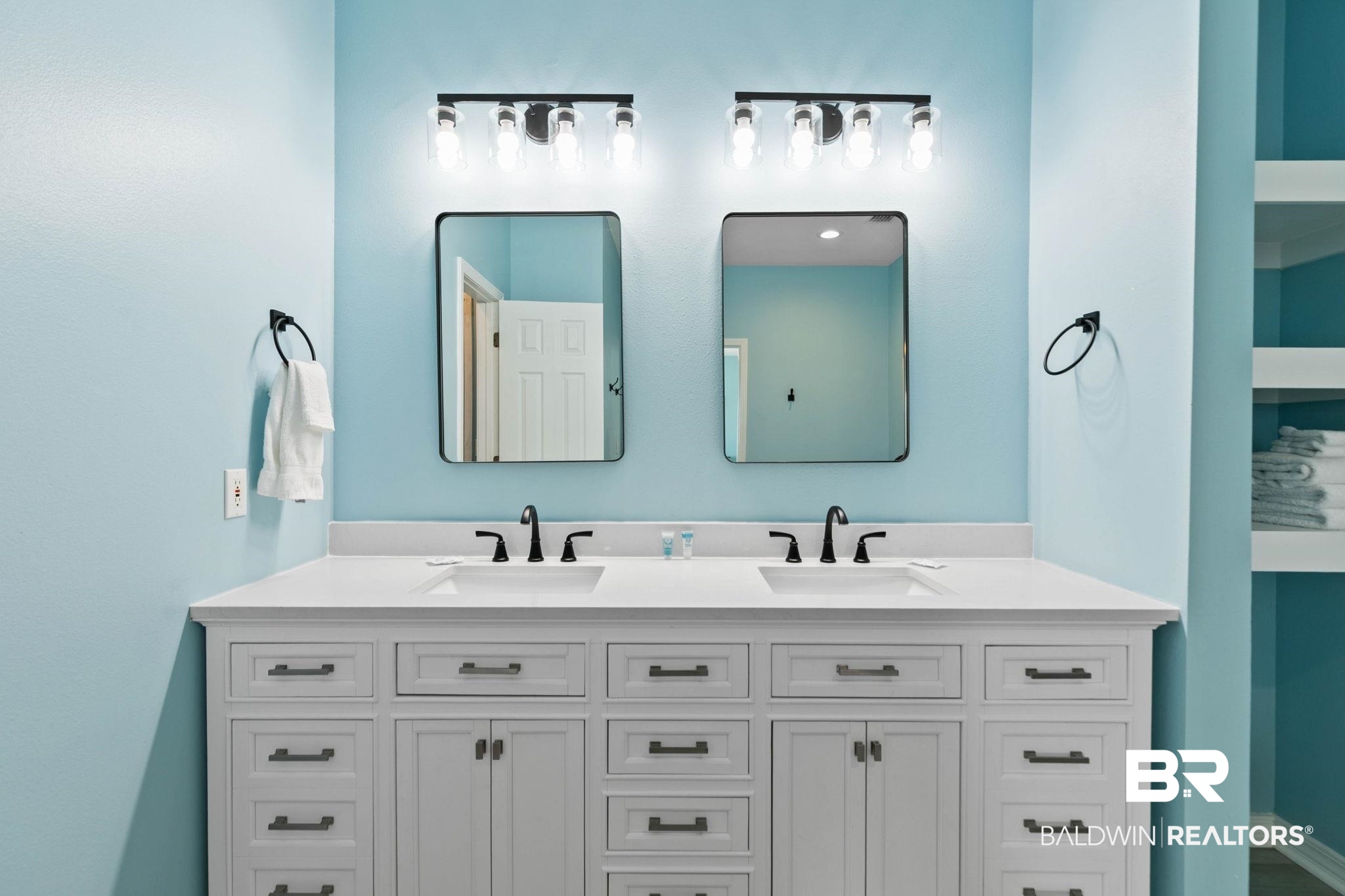 545 Plantation Road, Unit 3 Gulf Shores, AL 36542 - Photo 28 of 54 Full bath with double vanity