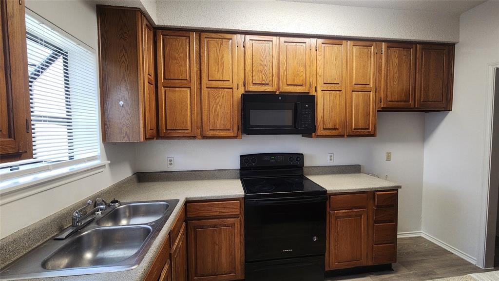 2112 Edwin Street Fort Worth, TX 76110 - Photo 4 of 8