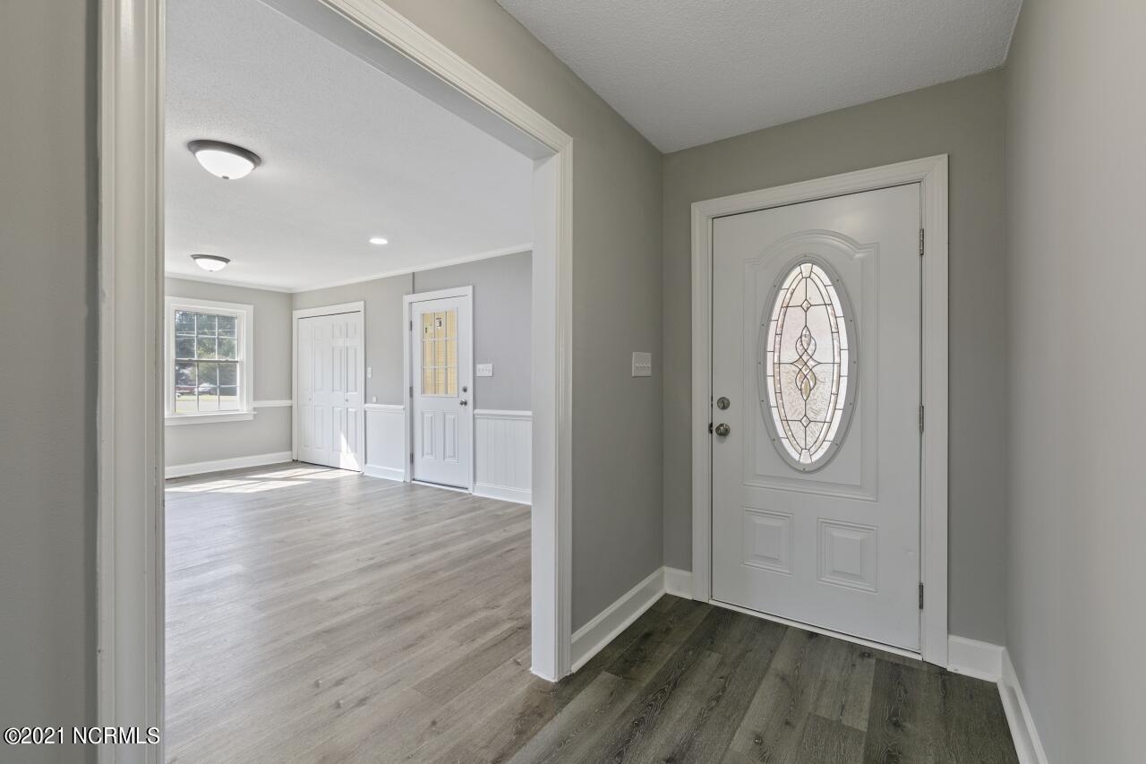 2612 Ridge Road Northwest Wilson, NC 27896 - Photo 4 of 31 Foyer