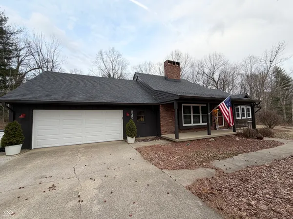 $319,900 | 825 West Krislynn Woods Avenue, West Terre Haute, IN 47885