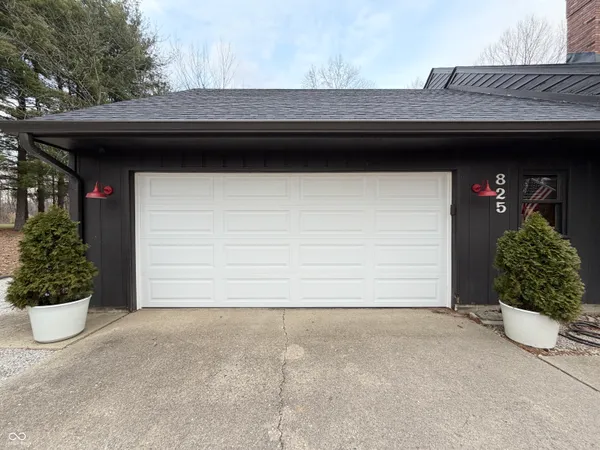 $319,900 | 825 West Krislynn Woods Avenue, West Terre Haute, IN 47885
