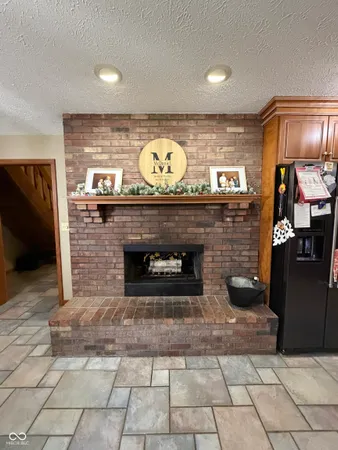 $319,900 | 825 West Krislynn Woods Avenue, West Terre Haute, IN 47885