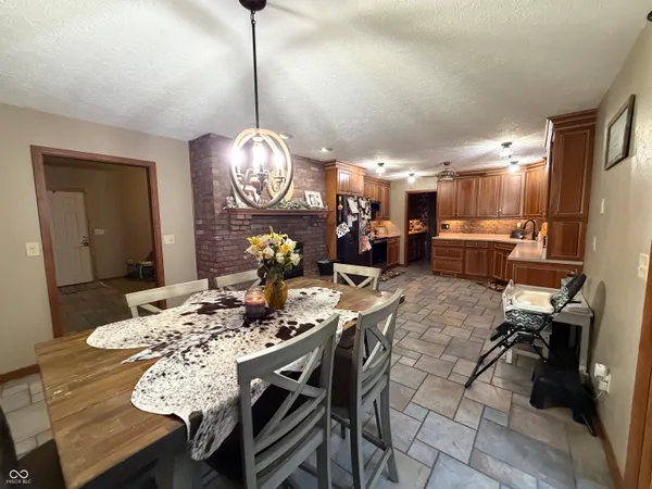$319,900 | 825 West Krislynn Woods Avenue, West Terre Haute, IN 47885