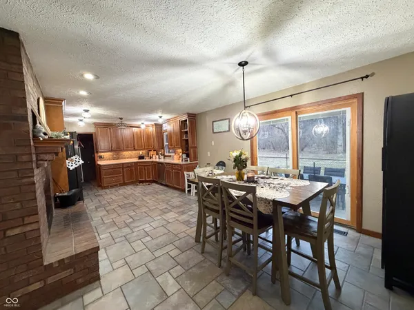 $318,900 | 825 West Krislynn Woods Avenue, West Terre Haute, IN 47885