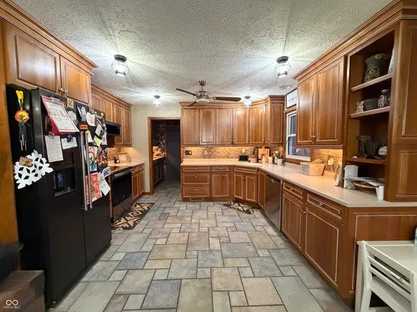 $318,900 | 825 West Krislynn Woods Avenue, West Terre Haute, IN 47885